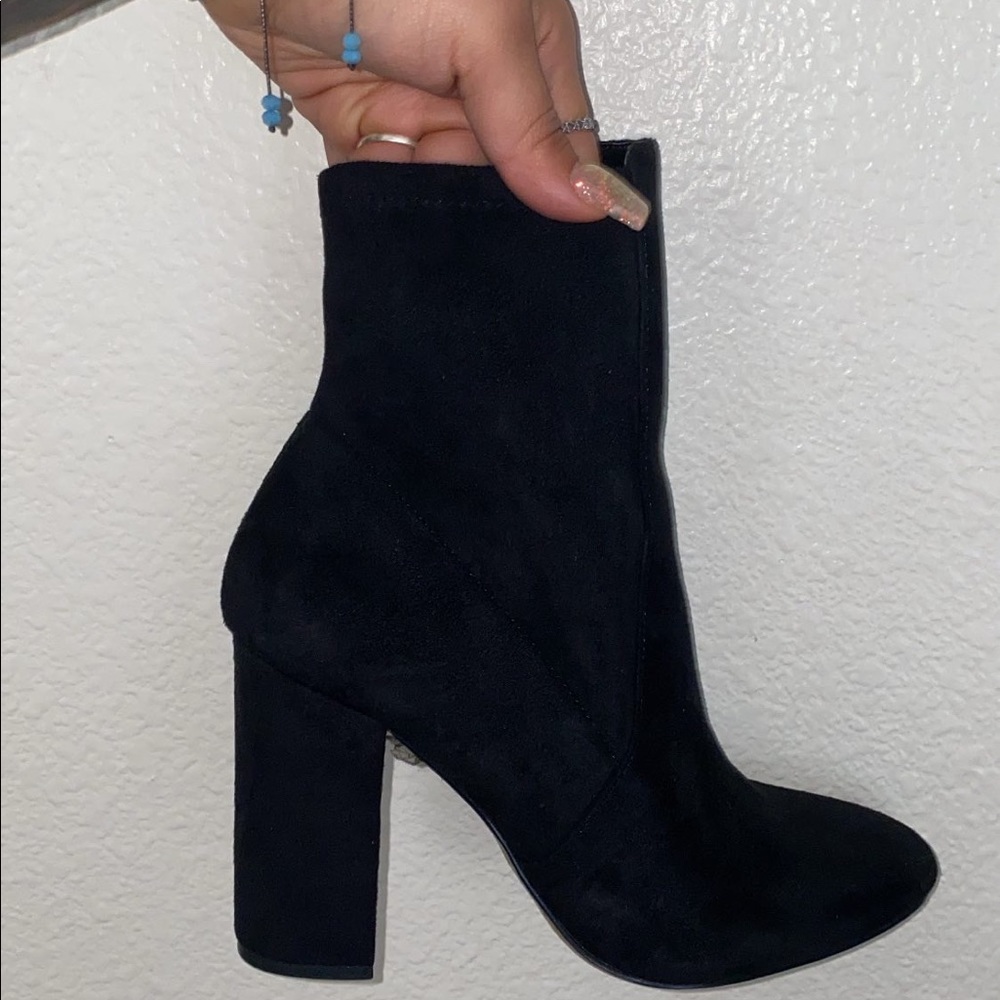 Aldo booties! Black 6.5